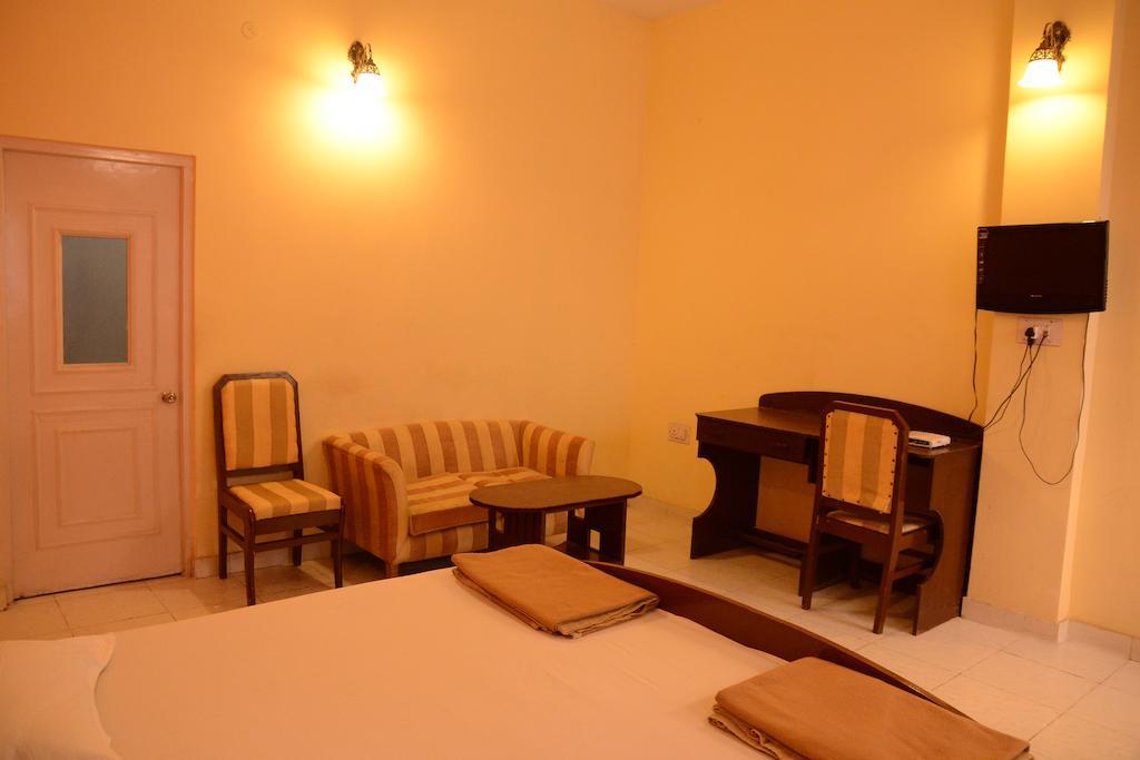 Hotel The Orient Kanpur Zewnętrze zdjęcie